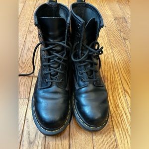 Size 7 Doc Martens like new worn once